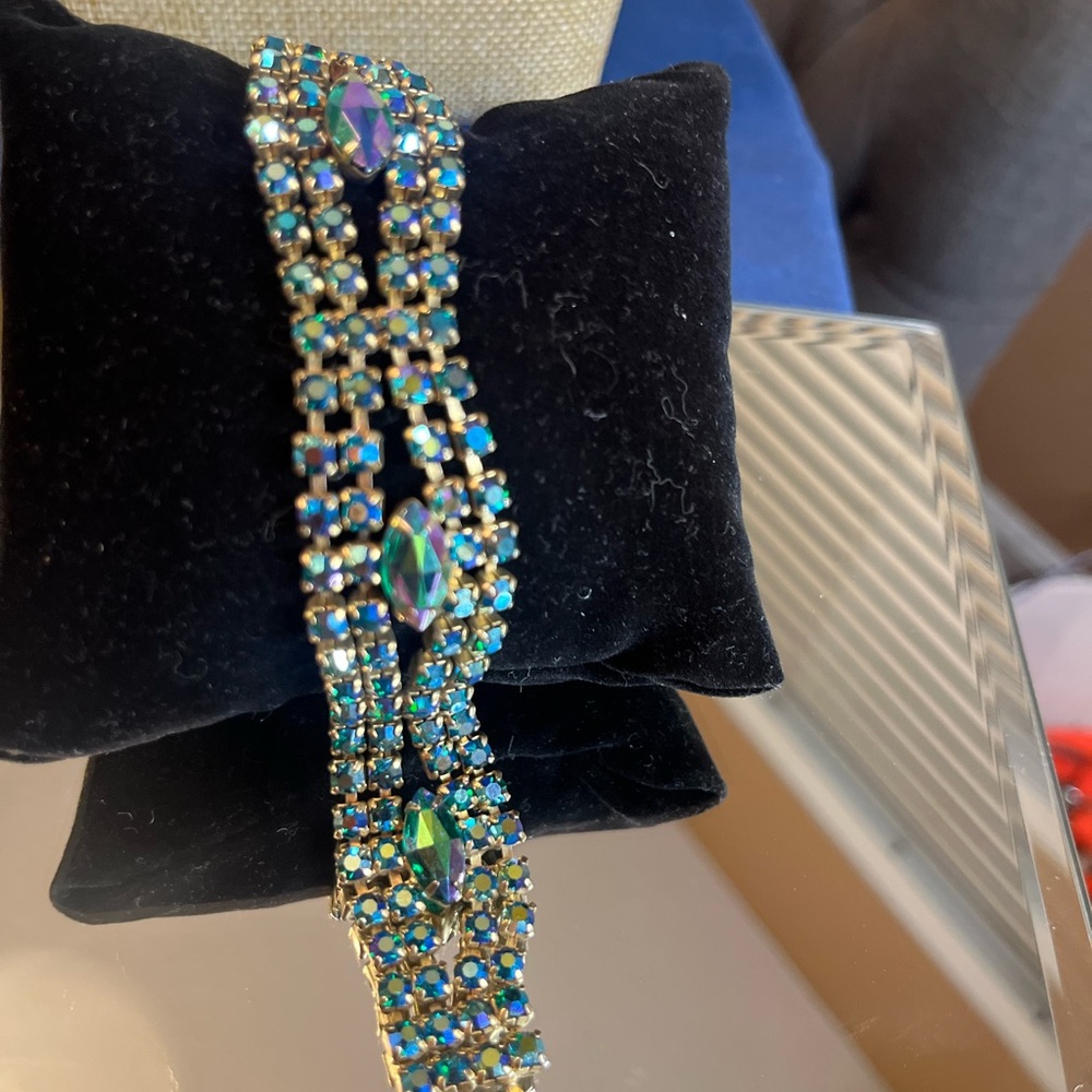 Vintage Elegant Blue, Green, and Gold Tone Bracelet - Picture 5 of 6
